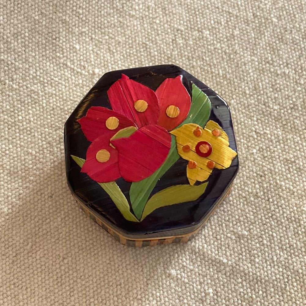 Vintage Made in China Bamboo Straw Trinket Box